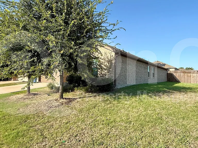 1113 Meadow Side Dr — Photo 3