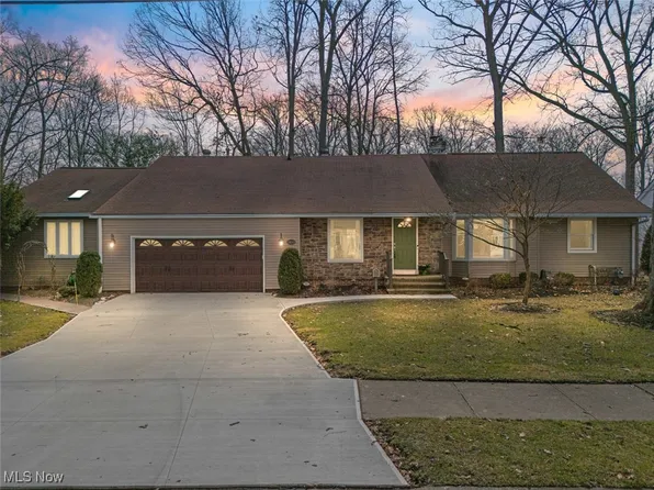 28001 W Oakland Rd, Bay Village, OH 44140