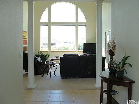 3rd image of 822 Camas Pl