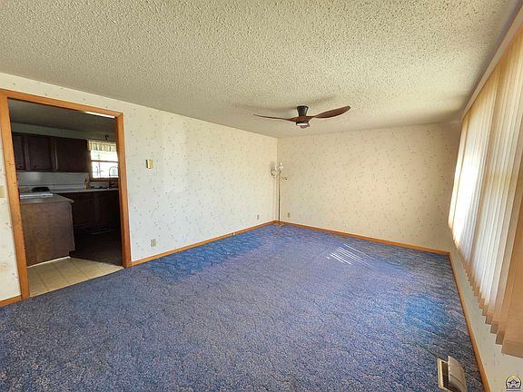 3rd image of 169 Wabaunsee Ave