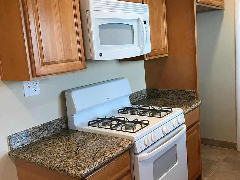 1225 Marlin Pl — Photo 5