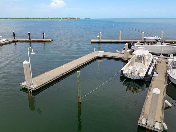 2nd image of 5555 College Rd # Tarpon 4