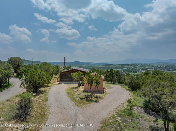 131 E Grandview Rd, Capitan, NM 88316