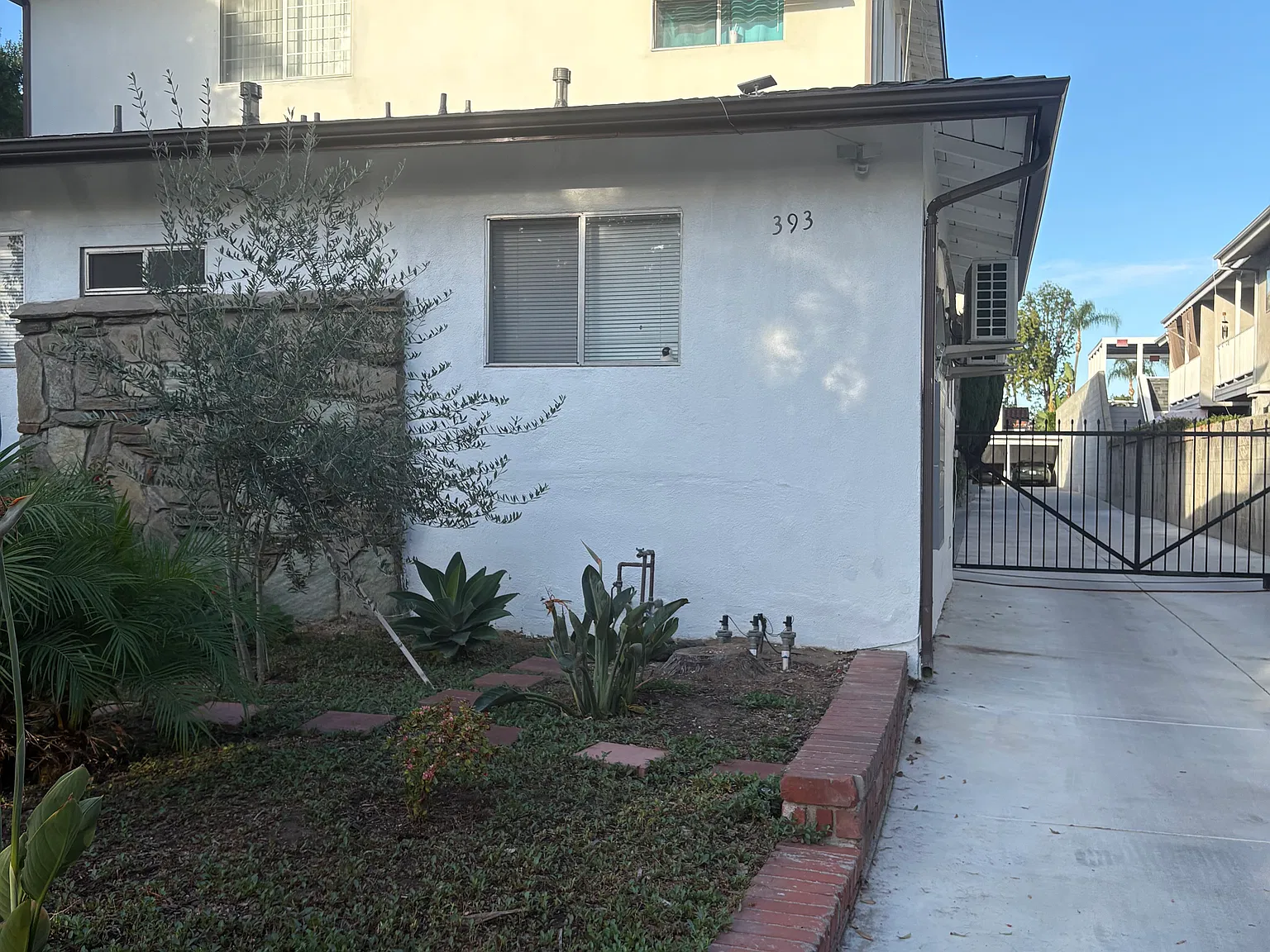 2 bed, 810 sqft, $2,450 — Photo 2