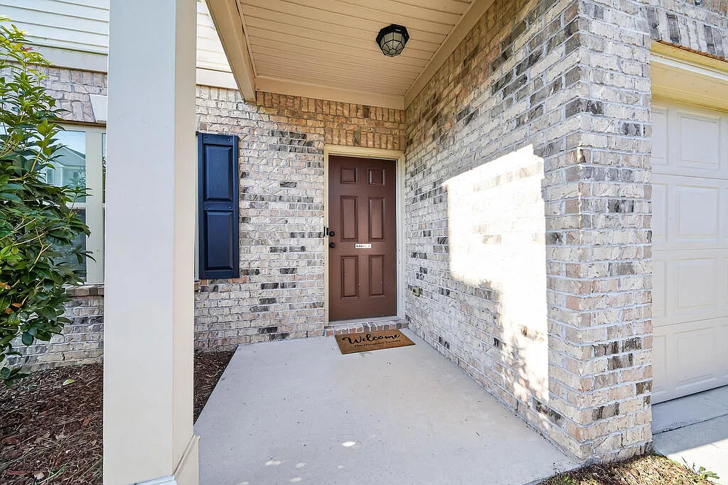 4 bed, 2.5 bath, 2203 sqft, $2,050 — Photo 2