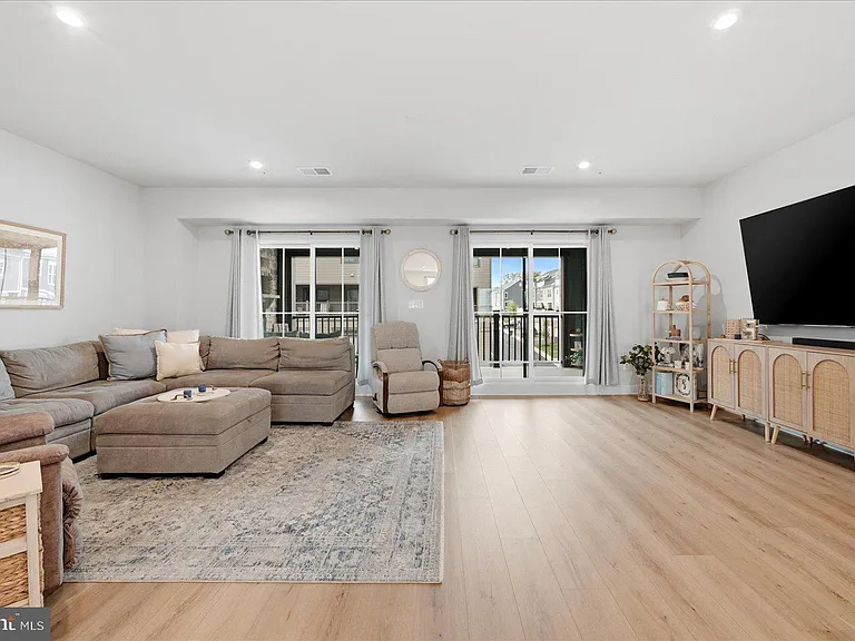 1612 Kirkman St — Photo 3