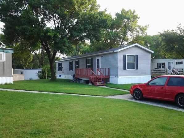 102 Strawberry Ct, Ames, IA 50010