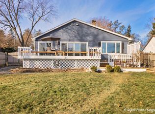 1712 N Riverside Dr, McHenry, IL 60050