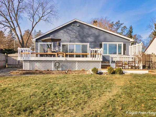 1712 N Riverside Dr, McHenry, IL 60050