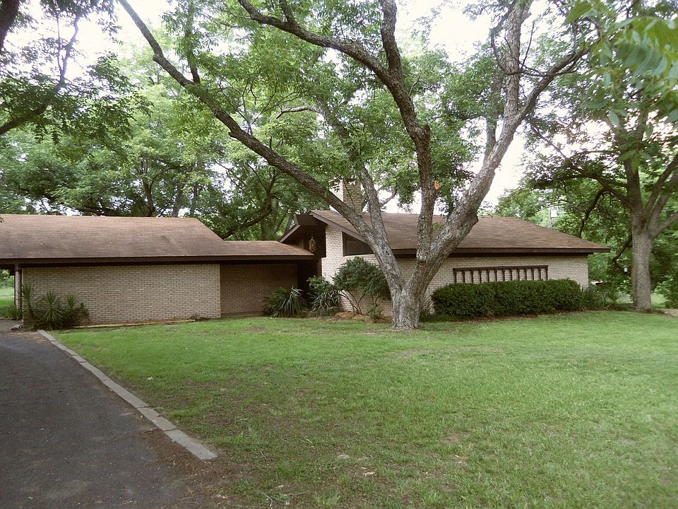 1st image of 404 Hillcrest Dr