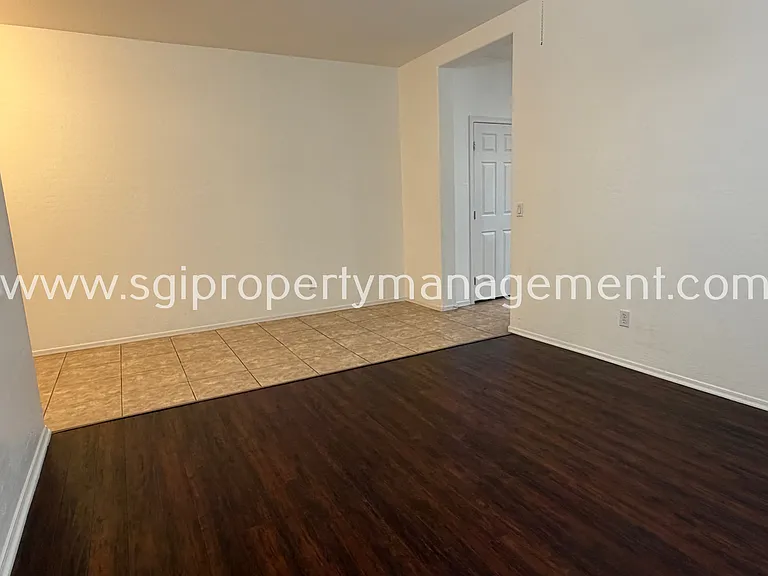1243 E Walnut Rd — Photo 6
