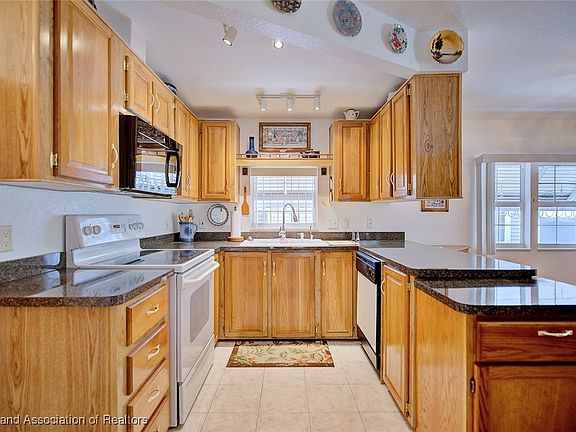 2nd image of 6 Beachfront Ln