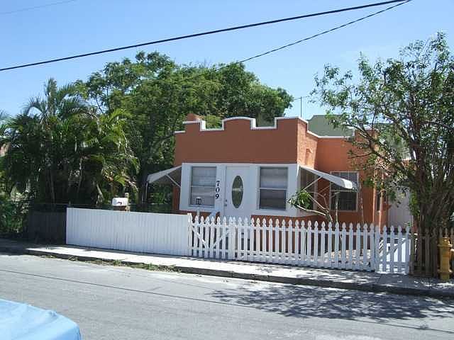 1st image of 709 N 4th