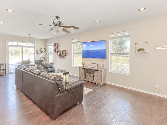 4th image of 6N307 Whitmore Cir E