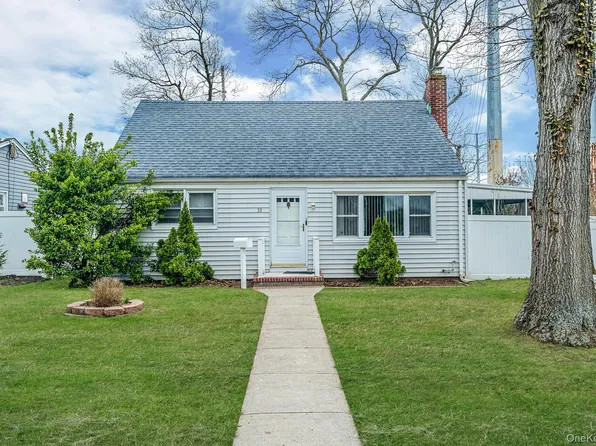 23 Lakewood Avenue, Ronkonkoma, NY 11779