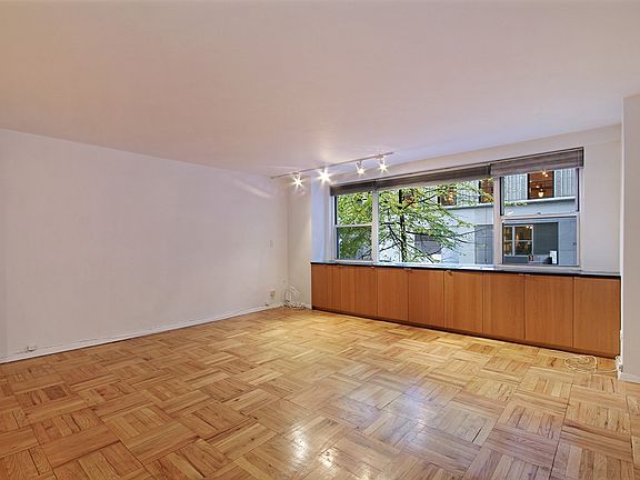 4th image of 139 E 33rd St APT 1F