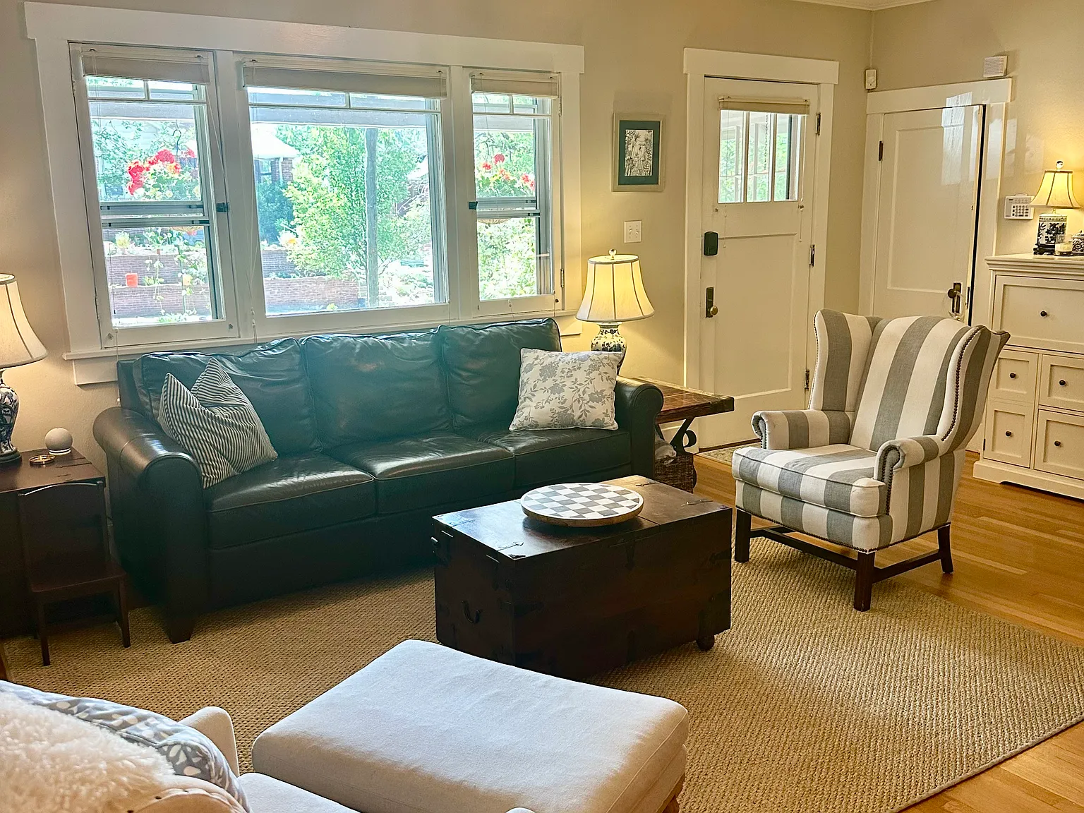 3 bed, 2000 sqft, $3,850 — Photo 3