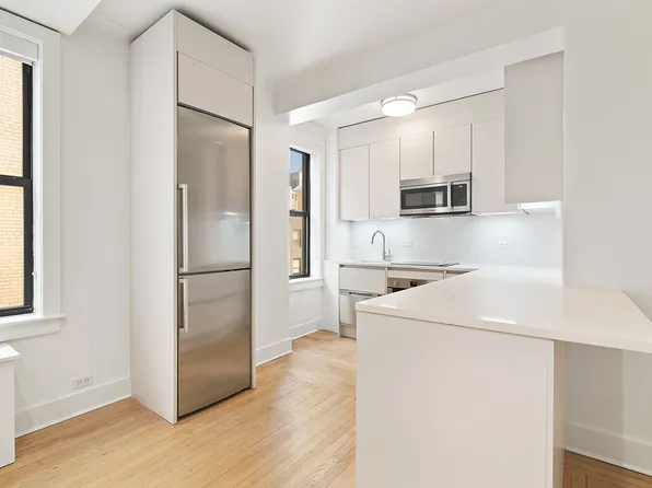 301 East 21st Street 13G image 2 of 10