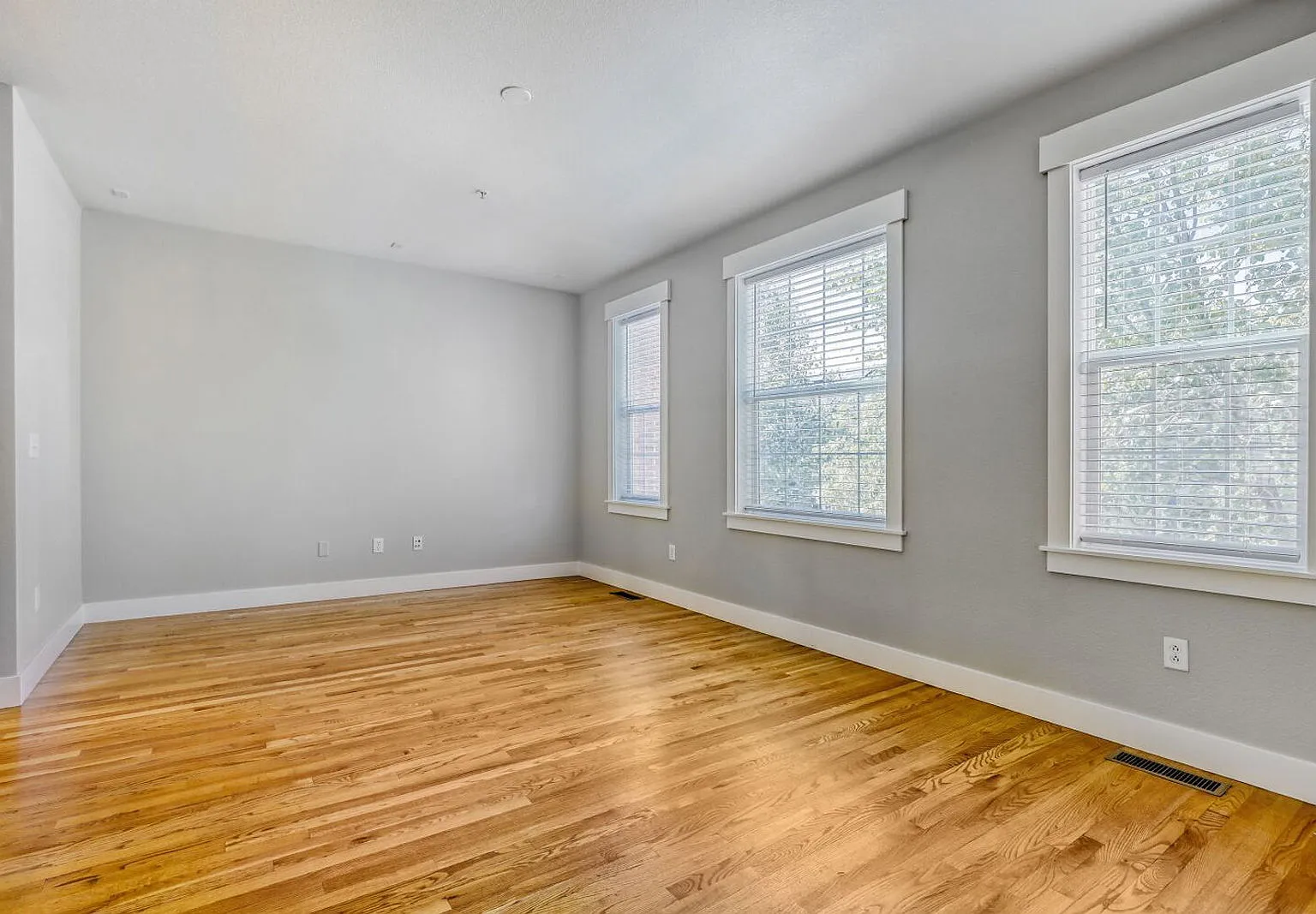 3 bed, 3.5 bath, 1721 sqft, $3,095 — Photo 2