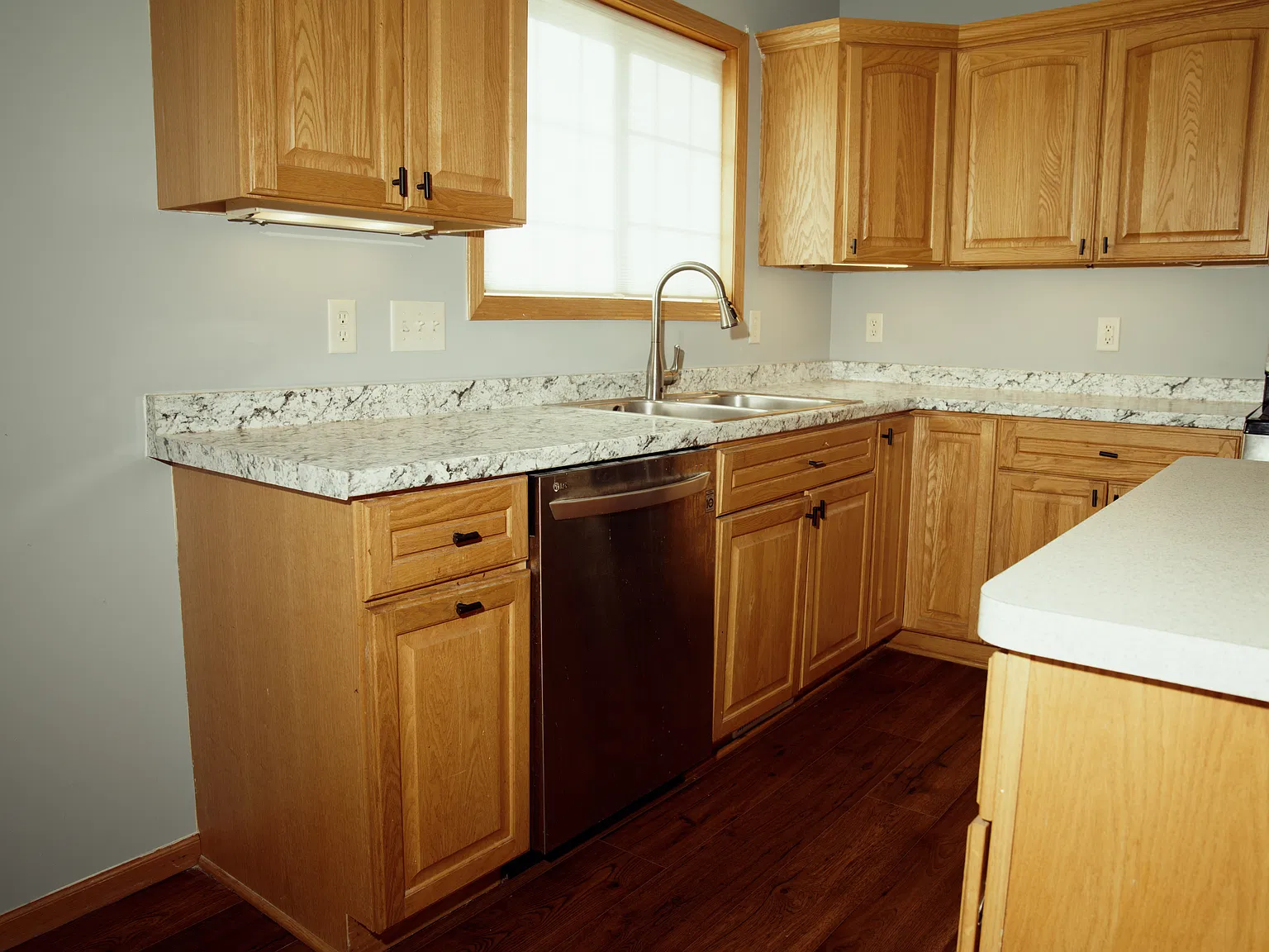 4 bed, 2500 sqft, $2,450 — Photo 3