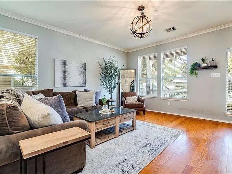 1202 Cardigan St — Photo 3