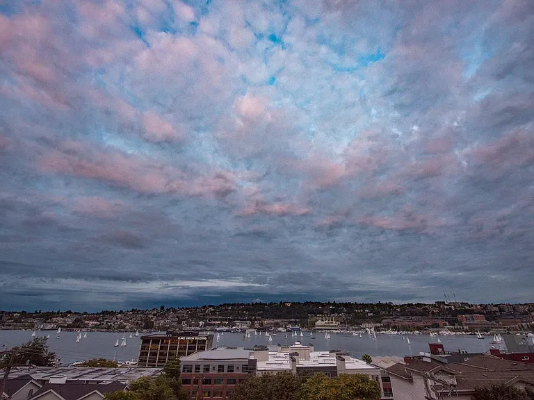 Welcome to Dexter Hayes! Modern convenience with exceptional views! — Photo 23