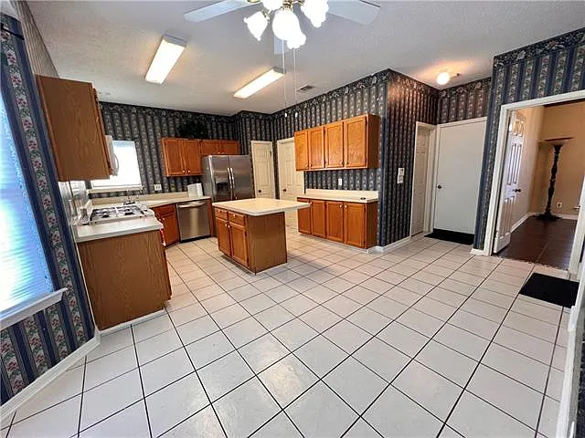 2153 Sutherland Pl — Photo 7