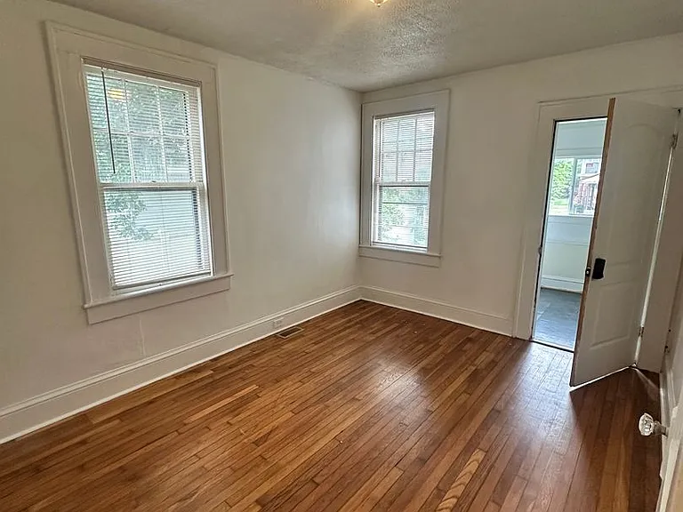 527 Maryland Ave — Photo 13