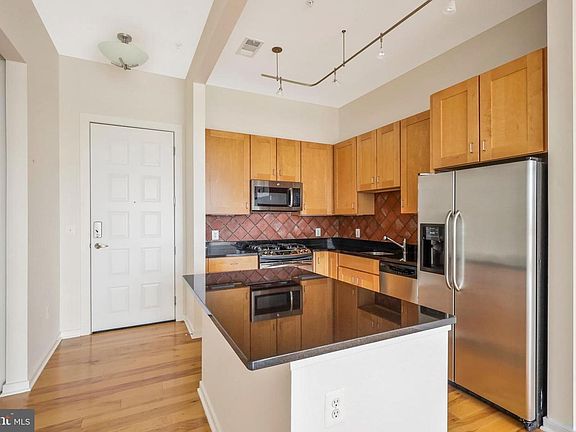 4th image of 2200 N Westmoreland St Unit 506