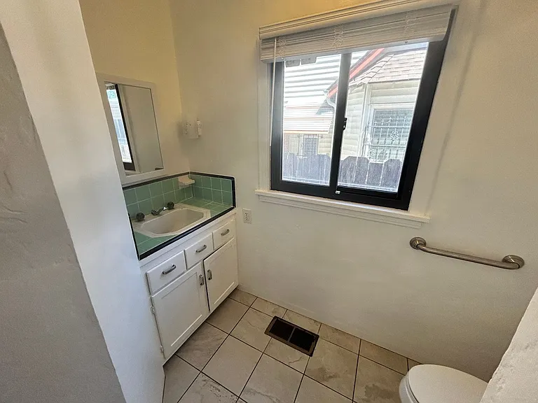 225 Sunset Blvd — Photo 13