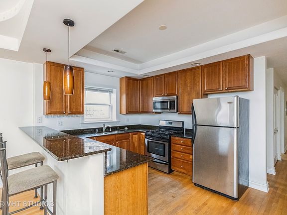 3rd image of 6711 N Lakewood Ave #3N