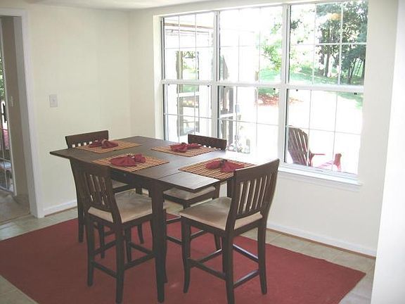 3rd image of 6210 Creekview Ct