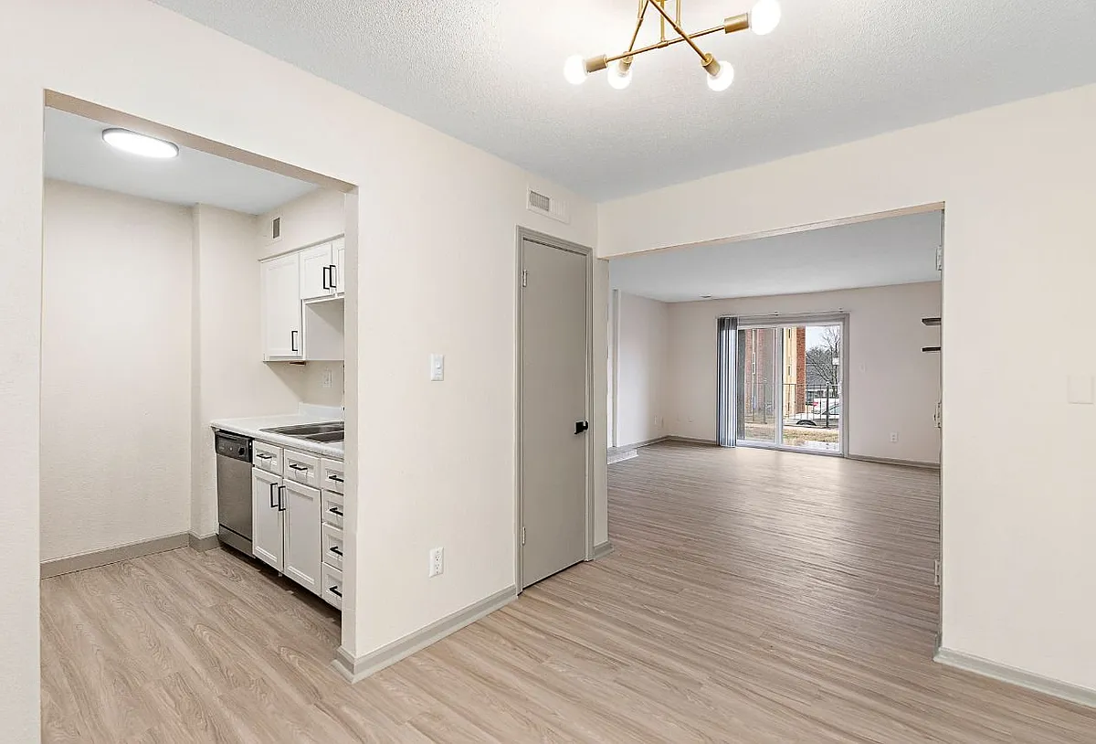 Building Photo - Oval Spring Apartments