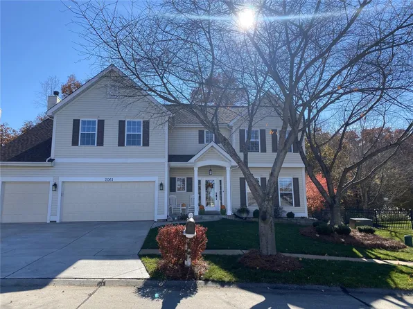 2061 Avalon Ridge Cir, Fenton, MO 63026