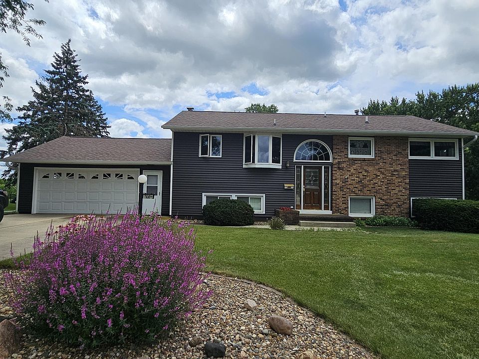 1st image of 706 7th St SE