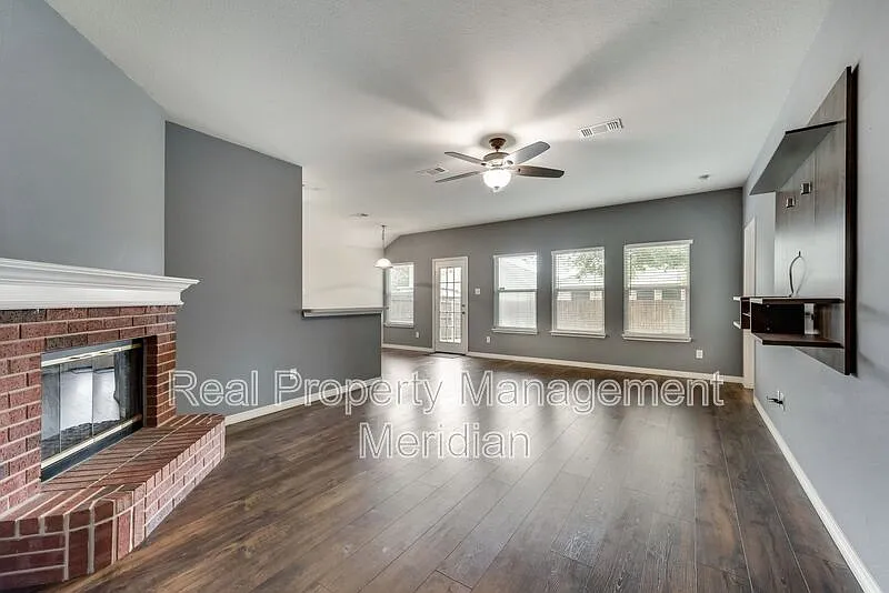 3 bed, 2.0 bath, 1288 sqft, $1,975 — Photo 4