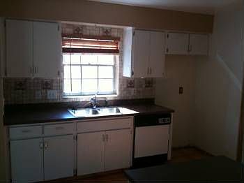 3rd image of 1505 W Kirby St