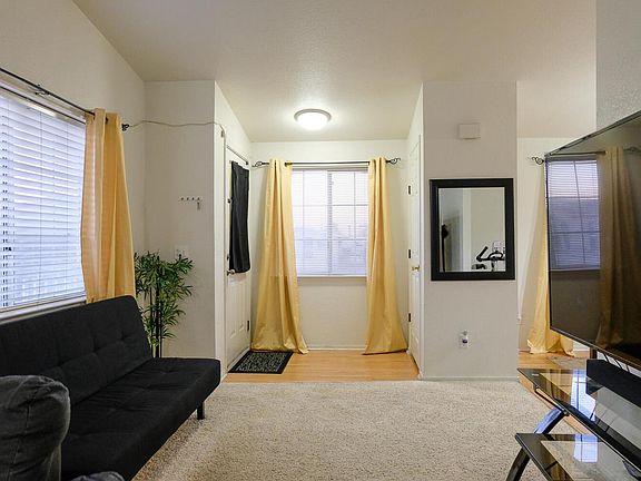 4th image of 600 E Weddell Dr #430