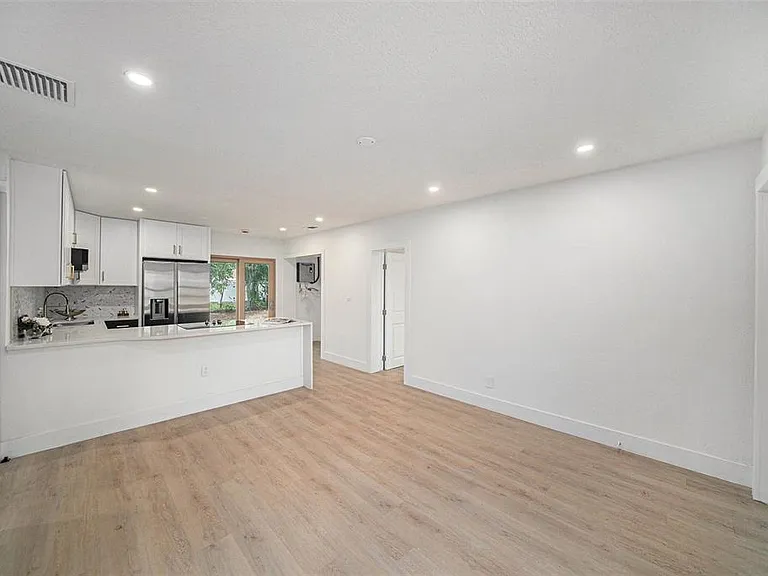 3812 W Rogers Ave — Photo 8