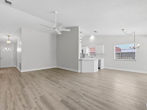 5th image of 8132 Perth Dr