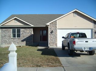643 Tallgrass Dr, Junction City, KS 66441
