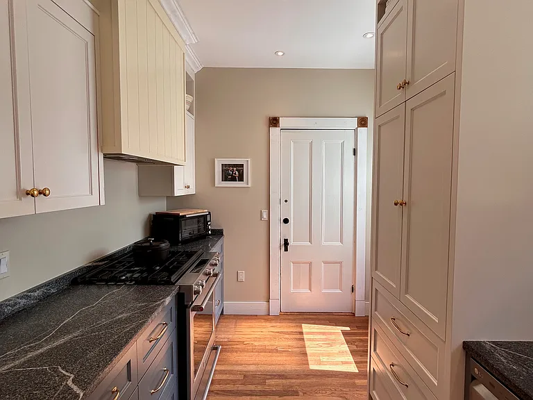 29 Sawyer St #1 — Photo 6