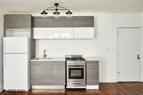 Rented by Venn NY Inc | media 3