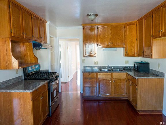 5th image of 224 Village Way