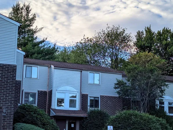 7 Padanaram Road #J218, Danbury, CT 06811