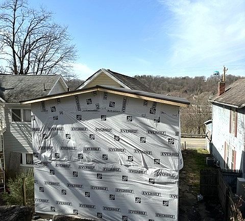 3rd image of 556 Wayne Ave