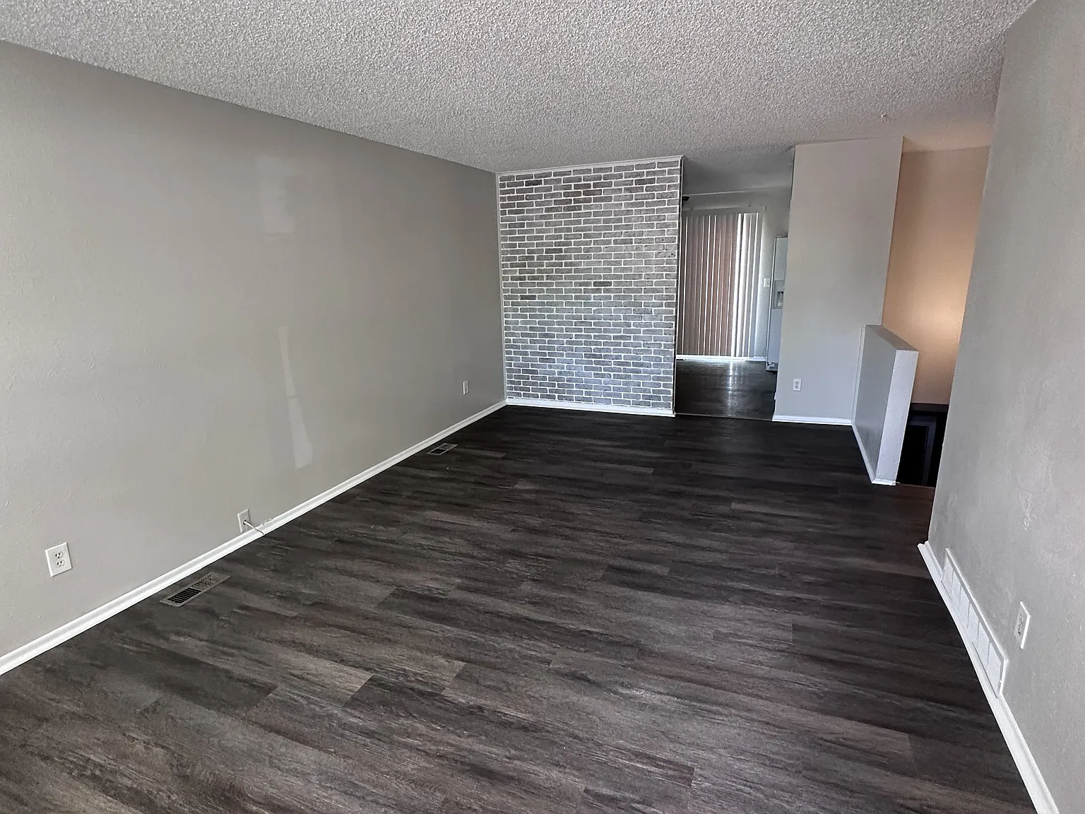 5 bed, 1984 sqft, $3,100 — Photo 4