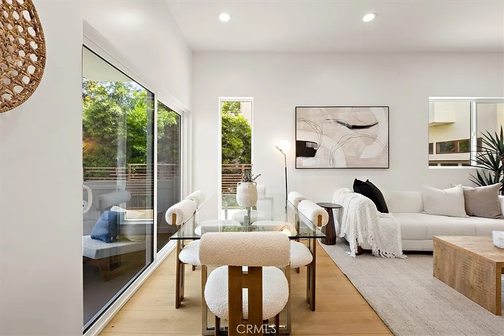 4 bed, 2019 sqft, $5,600 — Photo 4