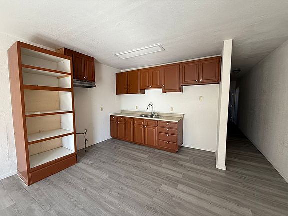 3rd image of 650 El Centro Ave