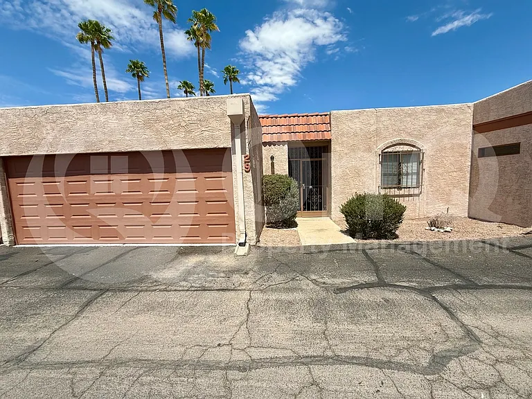 1949 N Swan Rd #29 — Photo 2